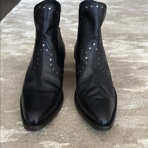 $1,500 Saint Laurent Black Dakota 50 Studded Leather Ankle Boots. Saint Laurent Dakota Boots | Grailed main image 4